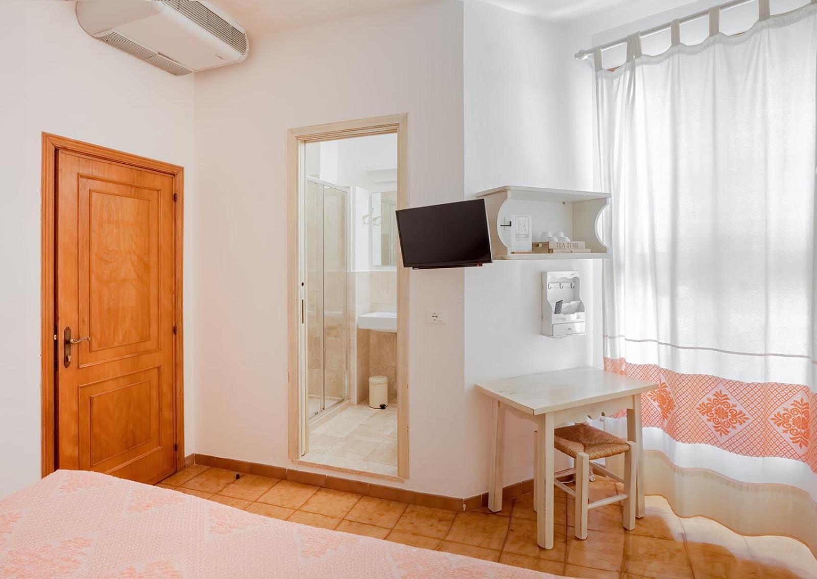 Hotel Su Barchile 오로세 외부 사진